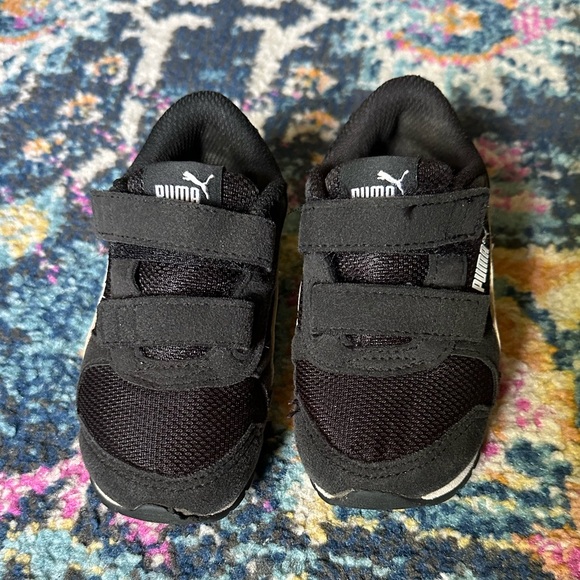 PUMA toddler sz 8 patent edge sneaker - Picture 4 of 17